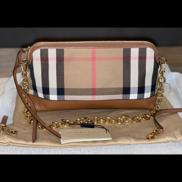 BRAND NEW Burberry bag - Picture 1 of 2